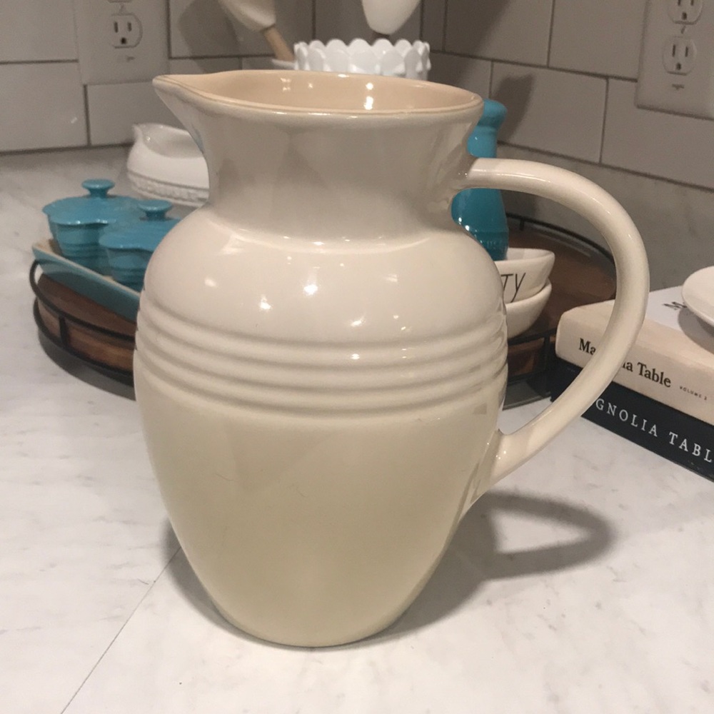 Le creuset Dune 2qt pitcher